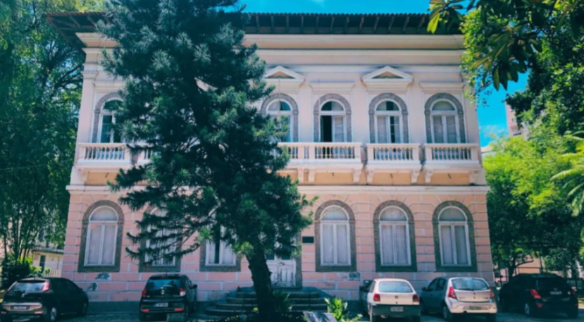 Fachada do antigo colégio